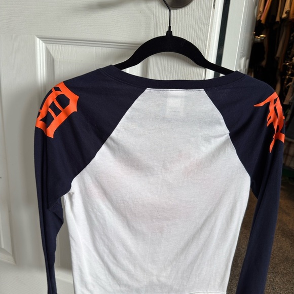 Victoria's Secret PINK Detroit tigers Graphic Tee long sleeve - Picture 3 of 3